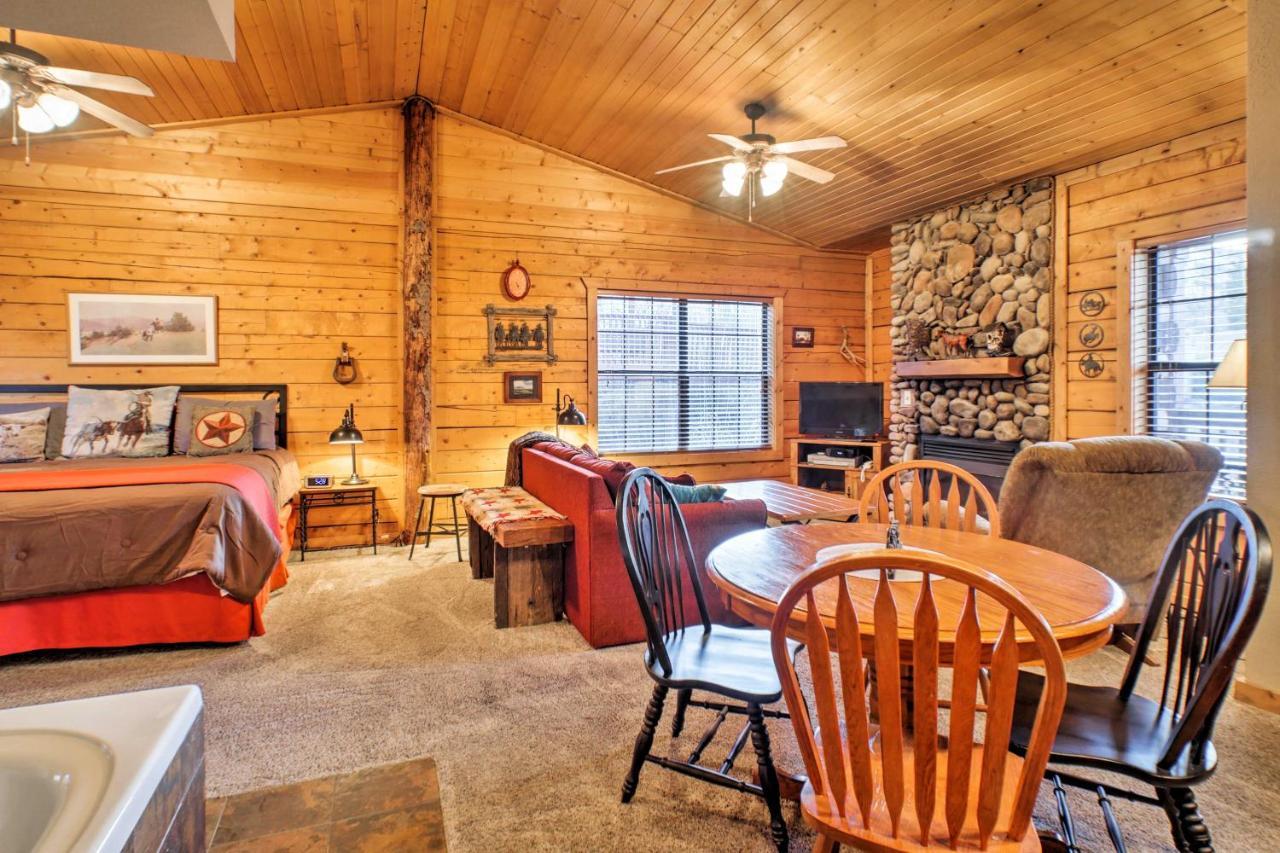 Cabin-Style Studio Right Off The Branson Strip! 아파트 외부 사진