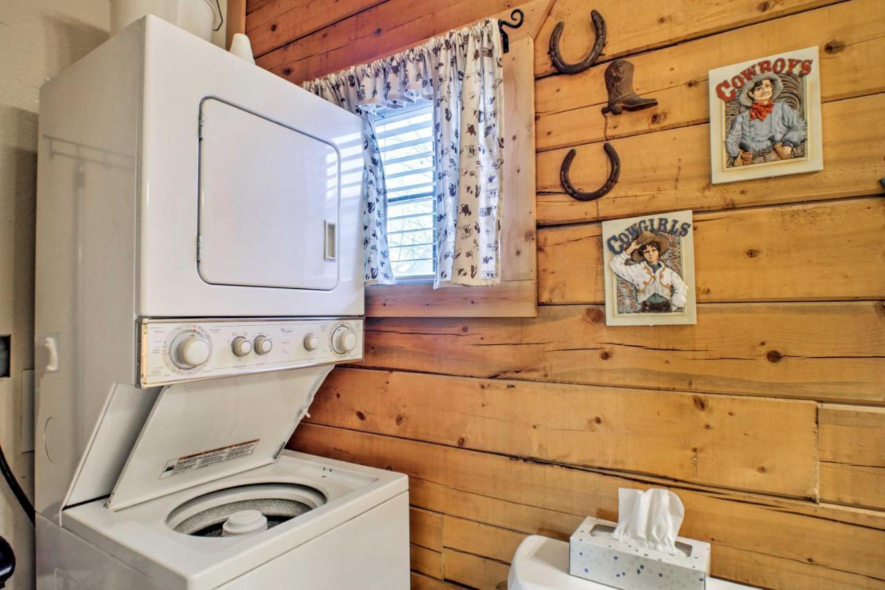 Cabin-Style Studio Right Off The Branson Strip! 아파트 외부 사진