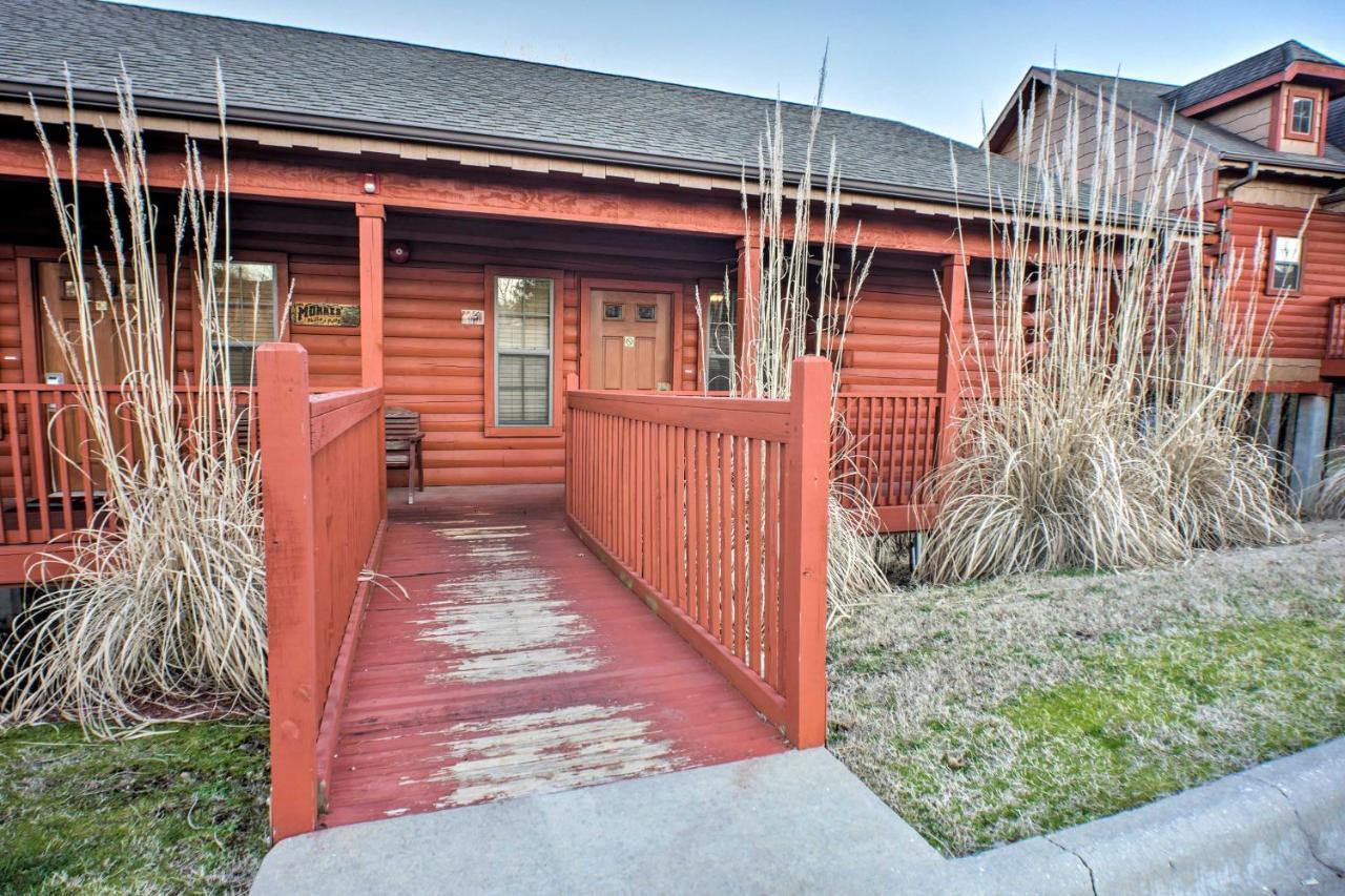Cabin-Style Studio Right Off The Branson Strip! 아파트 외부 사진