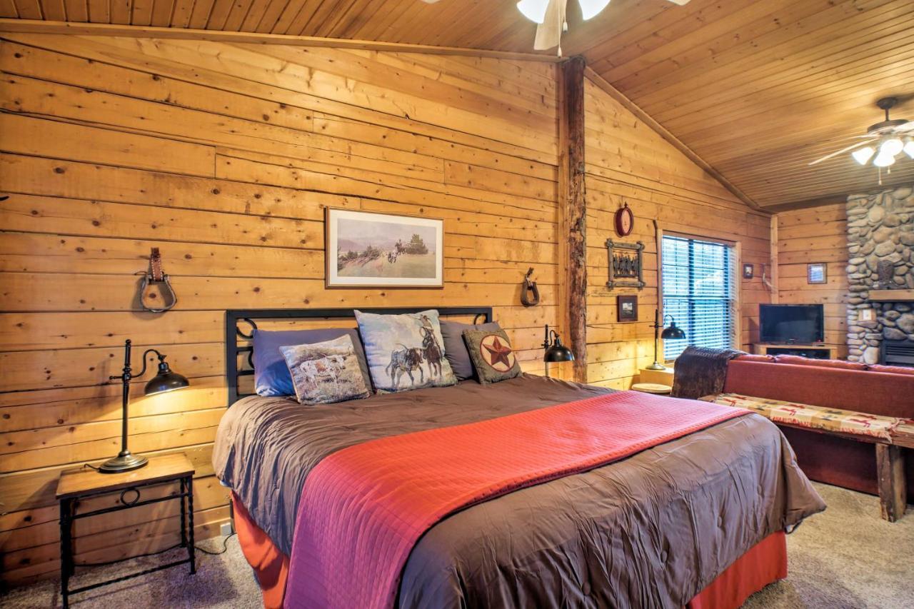 Cabin-Style Studio Right Off The Branson Strip! 아파트 외부 사진