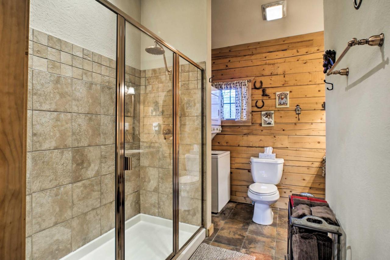 Cabin-Style Studio Right Off The Branson Strip! 아파트 외부 사진